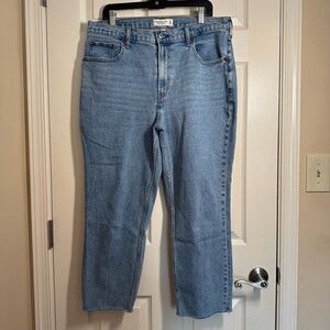 Abercrombie and Fitch Curve Love The 90’s Relaxed Jean High School Rise 32/14